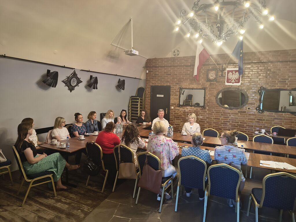 
                                                    Spotkanie w ramach partnerstwa na rzecz Lokalnego Systemu Wsparcia Rodzin  w Gminie Wojciechów
                                                