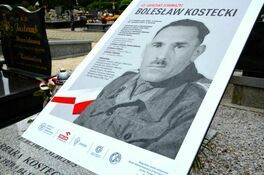 tablica z wizerunkiem sierżanta Bolesława Kosteckiego –