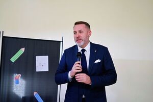 Pasowanie pierwszoklasistów w SP Mrowiny