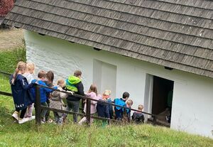 Uczniowie podróżują z klasą