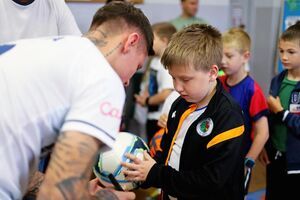 Patryk Klimala z wizytą w SP Żarów