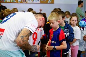 Patryk Klimala z wizytą w SP Żarów