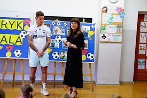 Patryk Klimala z wizytą w SP Żarów