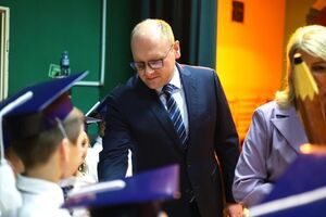 Pasowanie pierwszoklasistów w SP Żarów