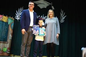 Pasowanie pierwszoklasistów w SP Żarów