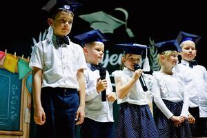 Pasowanie pierwszoklasistów w SP Żarów