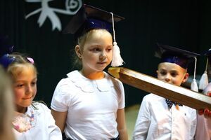 Pasowanie pierwszoklasistów w SP Żarów