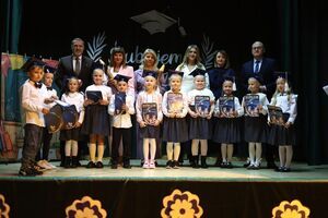 Pasowanie pierwszoklasistów w SP Żarów