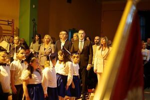 Pasowanie pierwszoklasistów w SP Żarów