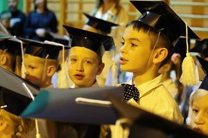 Pasowanie pierwszoklasistów w SP Żarów