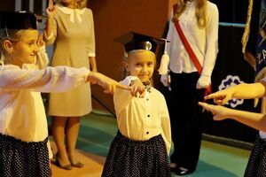 Pasowanie pierwszoklasistów w SP Żarów