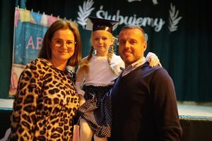 Pasowanie pierwszoklasistów w SP Żarów
