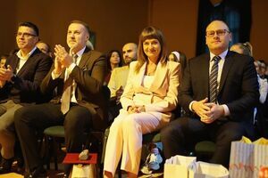 Pasowanie pierwszoklasistów w SP Żarów