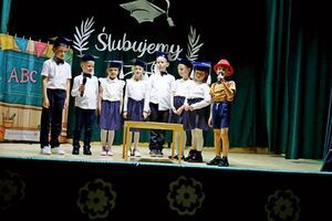 Pasowanie pierwszoklasistów w SP Żarów