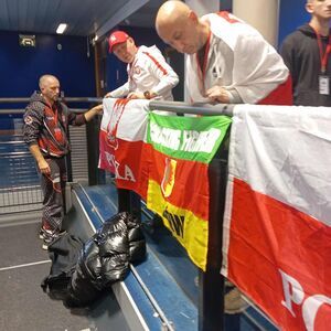 Zawodnicy Kickboxing Fighter Żarów z medalami Mistrzostw Świata