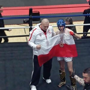 Zawodnicy Kickboxing Fighter Żarów z medalami Mistrzostw Świata