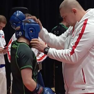 Zawodnicy Kickboxing Fighter Żarów z medalami Mistrzostw Świata