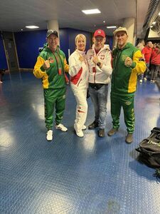 Zawodnicy Kickboxing Fighter Żarów z medalami Mistrzostw Świata