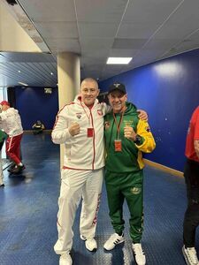 Zawodnicy Kickboxing Fighter Żarów z medalami Mistrzostw Świata