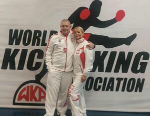 Zawodnicy Kickboxing Fighter Żarów z medalami Mistrzostw Świata