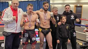 Zawodnicy Kickboxing Fighter Żarów z medalami Mistrzostw Świata