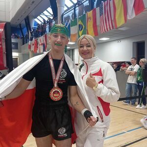 Zawodnicy Kickboxing Fighter Żarów z medalami Mistrzostw Świata