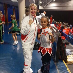 Zawodnicy Kickboxing Fighter Żarów z medalami Mistrzostw Świata