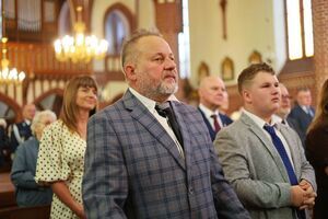 Uroczysta msza święta i poświęcenie nowego sztandaru z okazji 80-lecia Zespołu Szkół w Żarowie