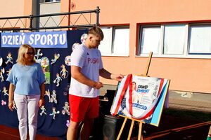 Mistrz Dawid Kamiński na Dniu Sportu w SP Żarów