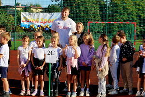 Mistrz Dawid Kamiński na Dniu Sportu w SP Żarów