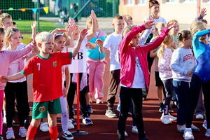 Mistrz Dawid Kamiński na Dniu Sportu w SP Żarów