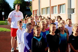 Mistrz Dawid Kamiński na Dniu Sportu w SP Żarów