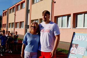 Mistrz Dawid Kamiński na Dniu Sportu w SP Żarów