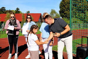 Mistrz Dawid Kamiński na Dniu Sportu w SP Żarów