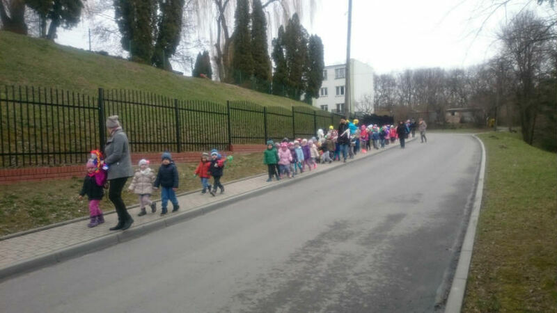 PRZEDSZKOLAKI Z DYSA WITAJĄ WIOSNĘ