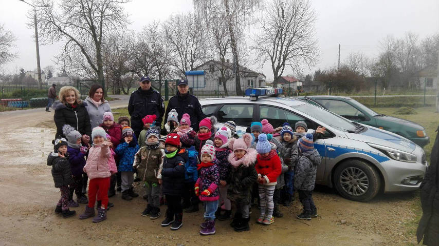 POLICJA W PRZEDSZKOLU W NASUTOWIE