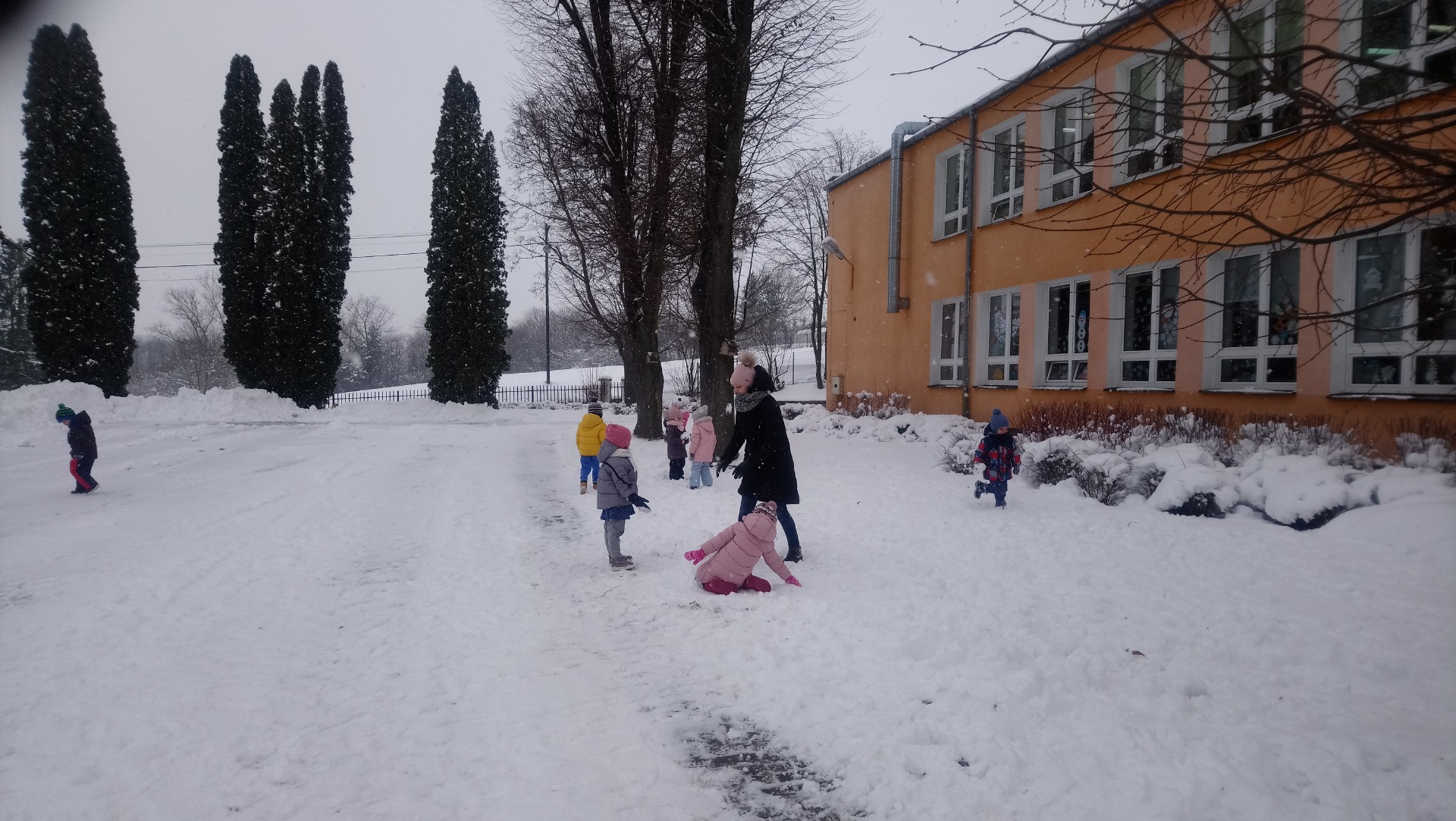 Zimowe zabawy przedszkolaków