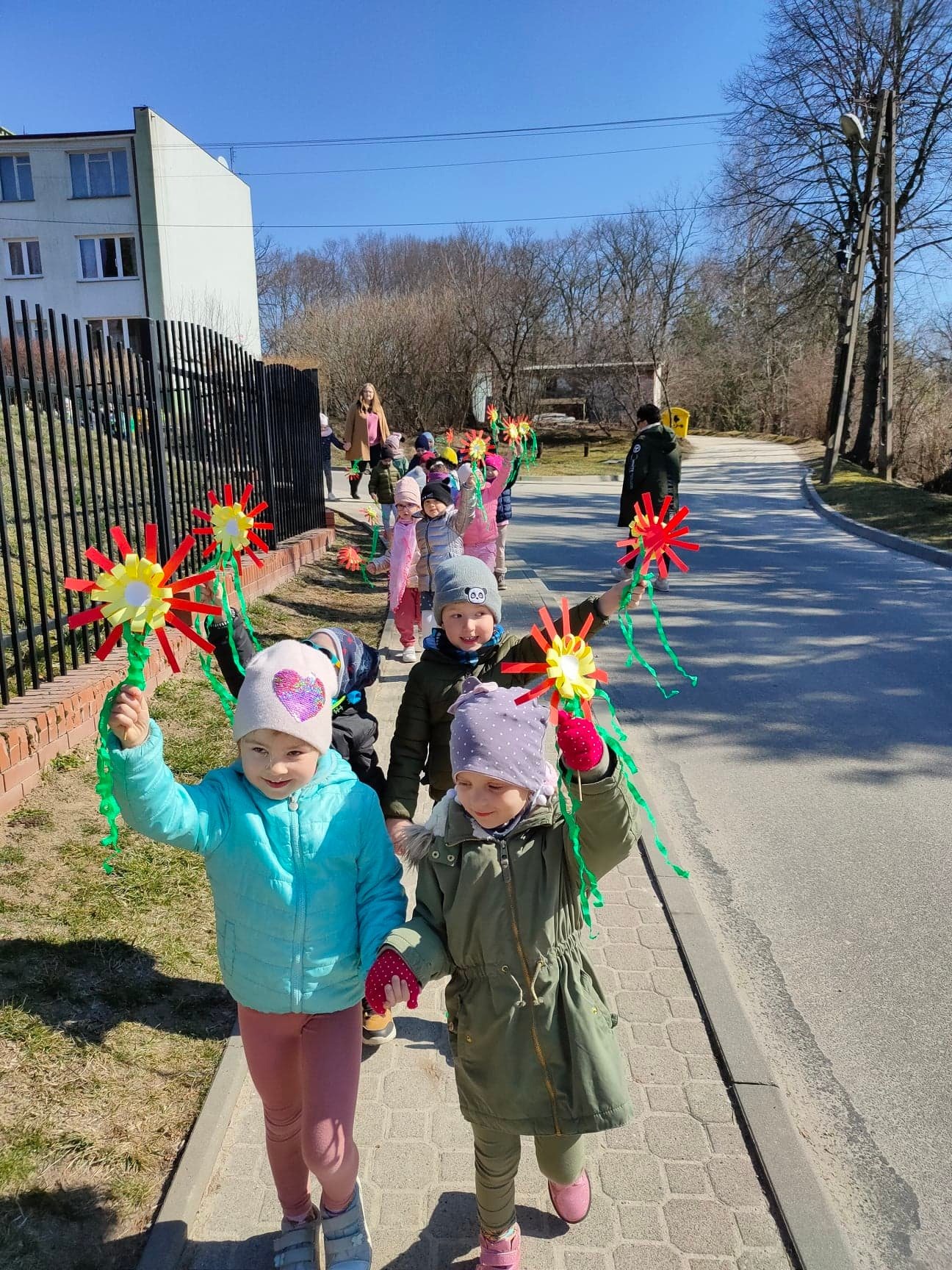 Przedszkolaki witają WIOSNĘ!