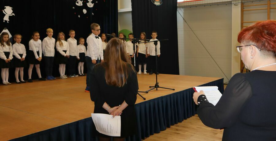 uczniów pierwszej klasy przygotowała do ceremonii wychowawaczyni Pani Edyta