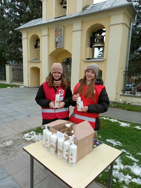 Basia i Dominika dzielą się dobrem