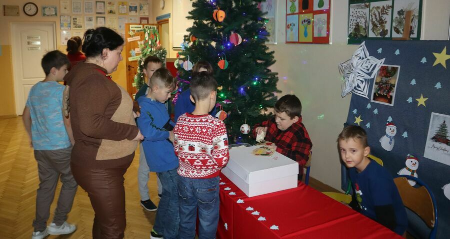 8 wszystko gotowe czekamy na dostawę ciast i chętnych do zakupu