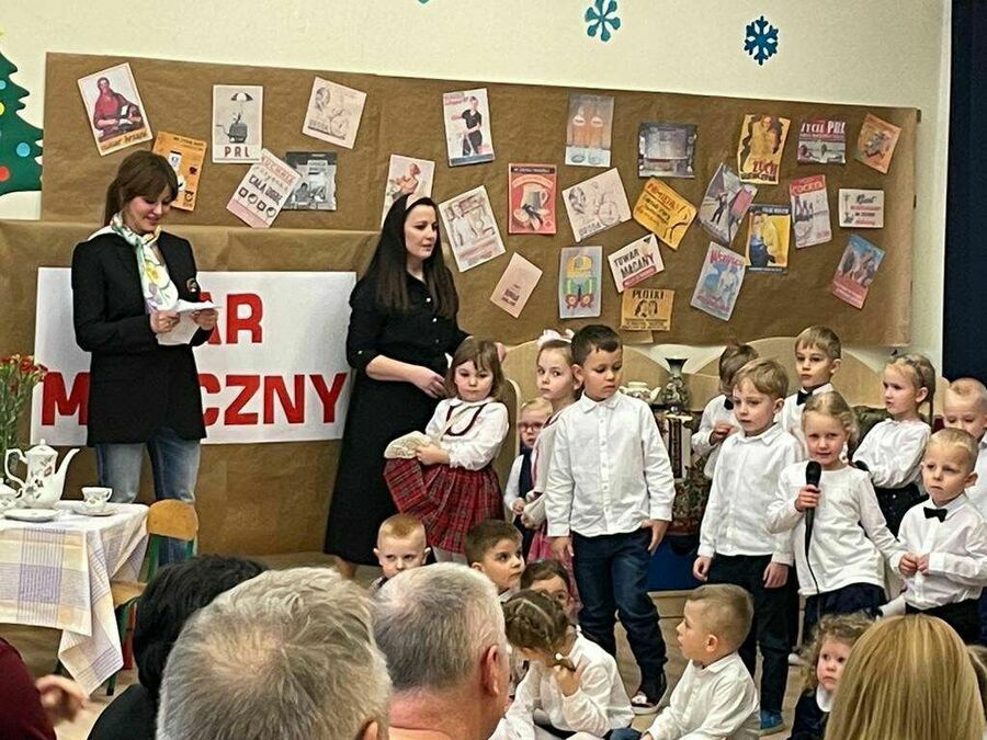 UROCZYSTOŚĆ Z OKAZJI DNIA BABCI I DZIADKA W ODDZIALE ZAMIEJSCOWYM W NASUTOWIE   