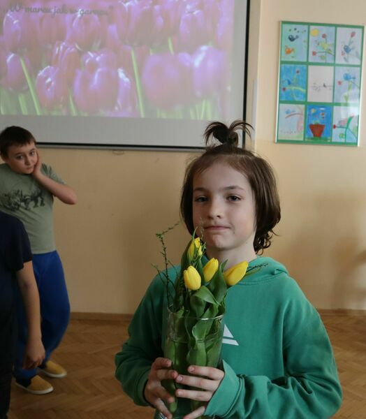 powitanie wiosny przez klasy młodsze