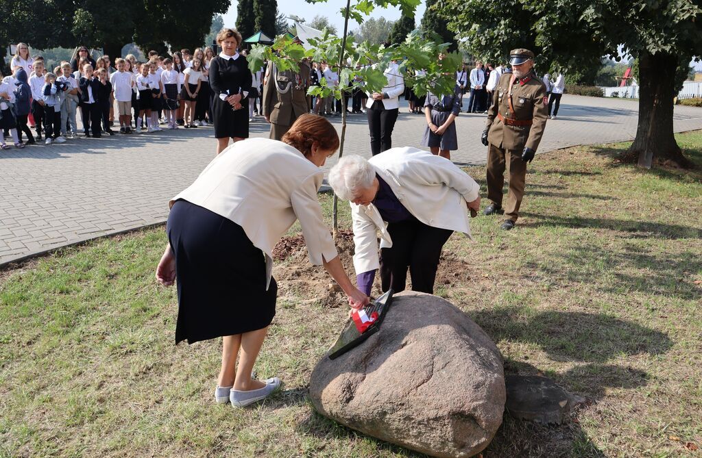 Uroczyste odsłonięcie pamiątkowej tablicy