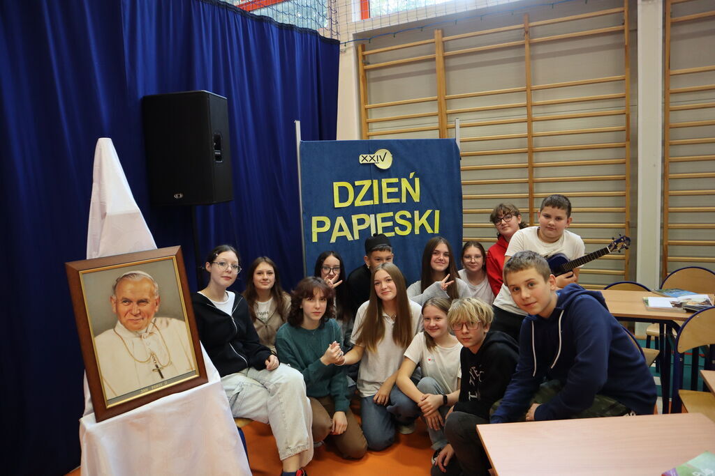 DZIEŃ PAPIESKI W SZKOLE