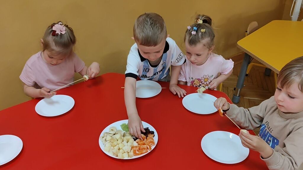 ZABAWA, NAUKA I ZMYSŁY