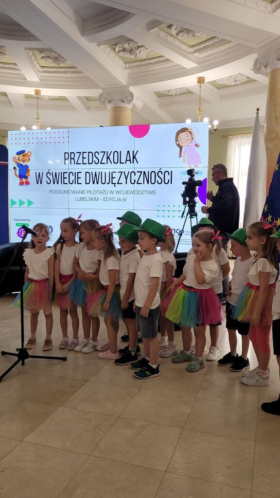 PRZEDSZKOLAK W ŚWIECIE DWUJĘZYCZNOŚCI