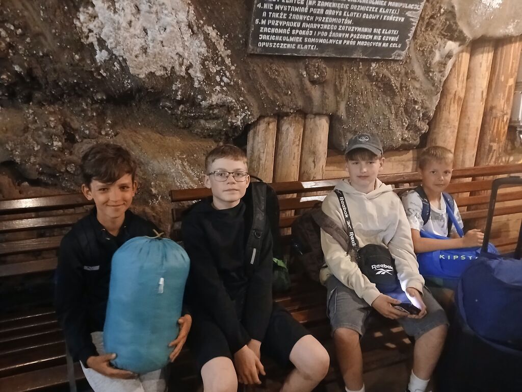 UCZNIOWIE KLAS IV I V NA WYCIECZCE W SANDOMIERZU, BOCHNI I KRAKOWIE