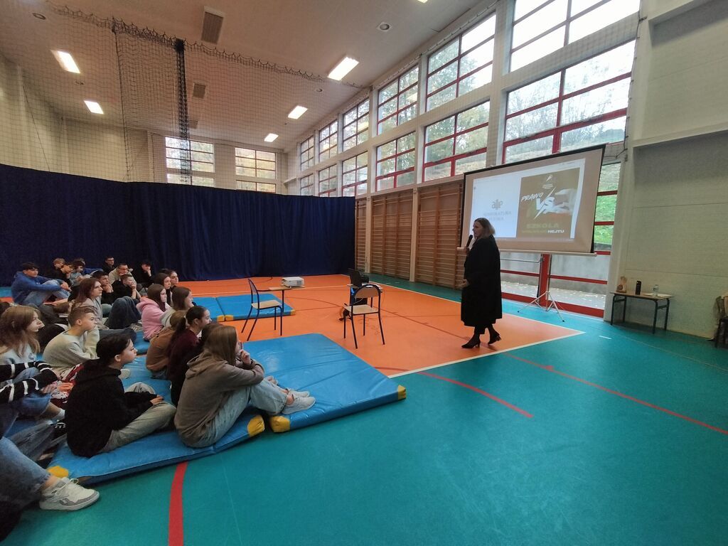 “ADWOKACI ROZJAŚNIAJĄ PRAWO. PRAWO VS HEJT. SZKOŁA WOLNA OD HEJTU”