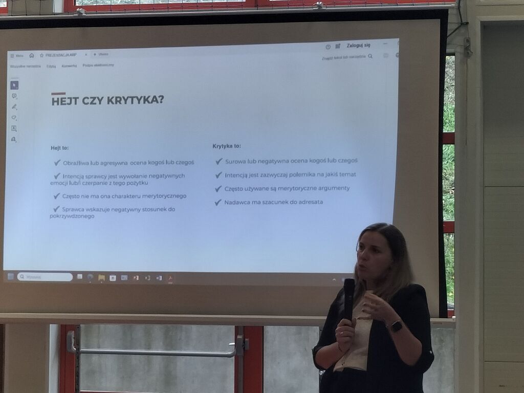 “ADWOKACI ROZJAŚNIAJĄ PRAWO. PRAWO VS HEJT. SZKOŁA WOLNA OD HEJTU”